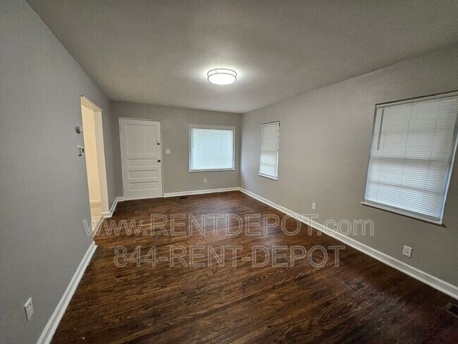 Foto del edificio - 1528 SE Riverside Dr