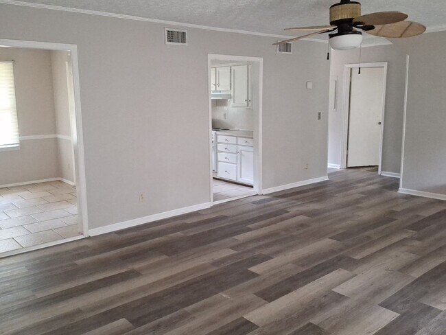 Foto del edificio - Charming Three Bedroom home available in Phenix City Al!
