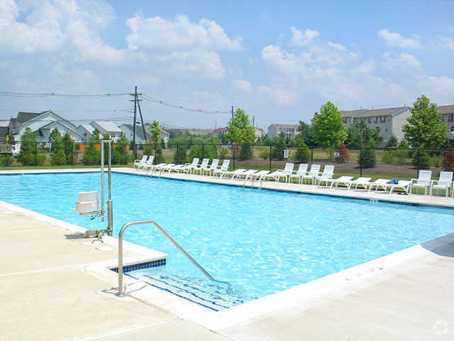 Piscina - Yorkshire Village Senior 55+