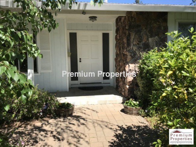 Foto del edificio - 2424 Elgin Ln