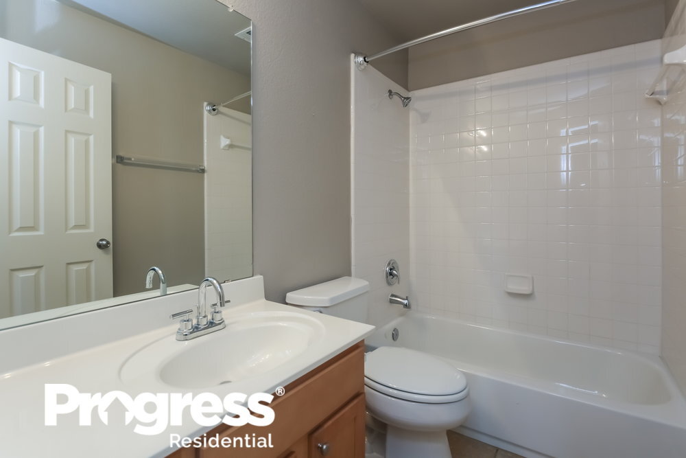 Building Photo - 2314 Parkview Dr