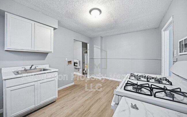 Foto del edificio - 2332 E Warren St
