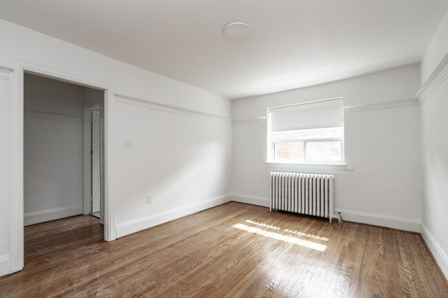 Building Photo - 118 Roncesvalles Ave