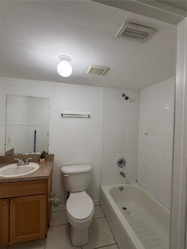 Foto del edificio - 2536 NW 24th St