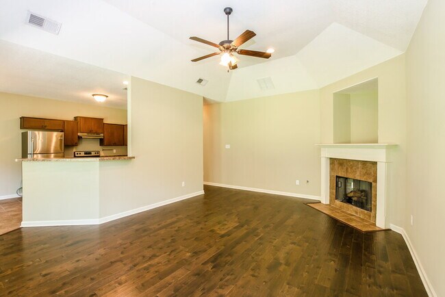 Foto del edificio - 5009 Forest Oasis Ln