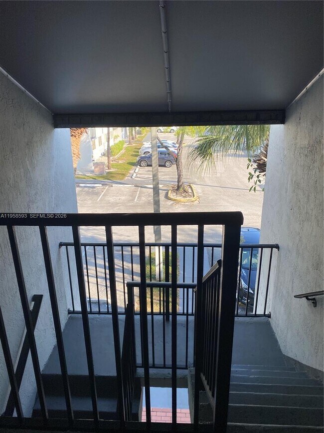 Foto del edificio - 7175 NW 179th St