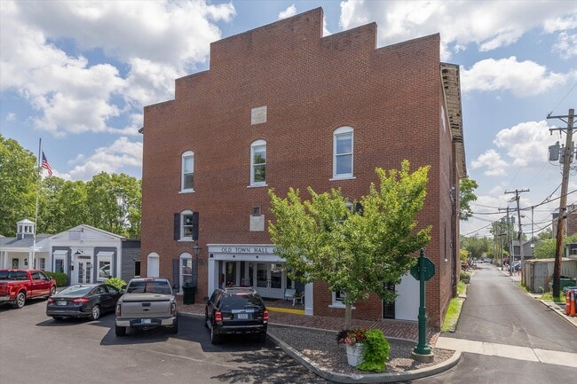 Building Photo - 65 E Cedar St