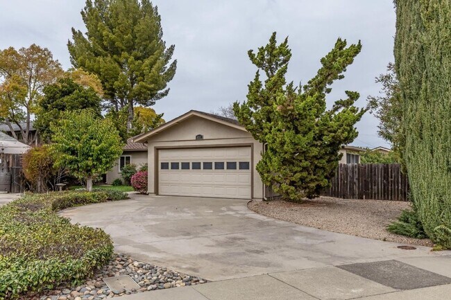 Building Photo - 4901 Kenlar Dr