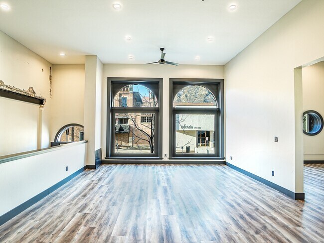 Foto del edificio - 120 W 9th St