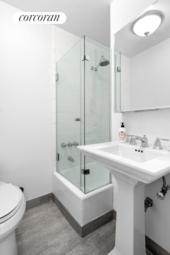 Building Photo - 135 W 58th St