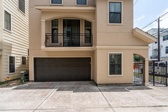 Building Photo - 5308 Larkin St
