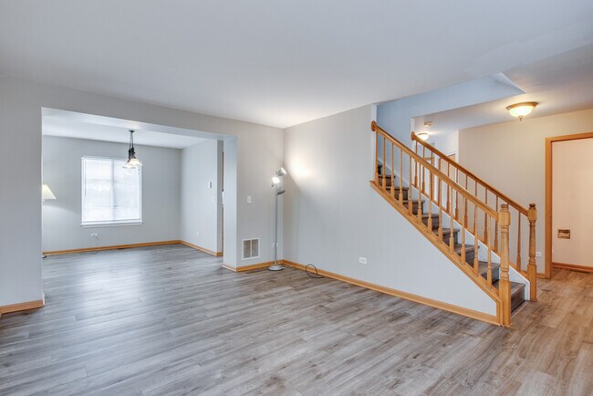 Building Photo - 2873 Carlsbad Cir
