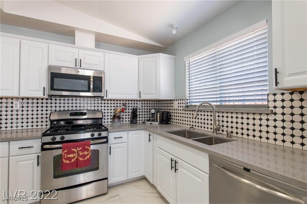 Primary Photo - 6420 W Alomar Ave