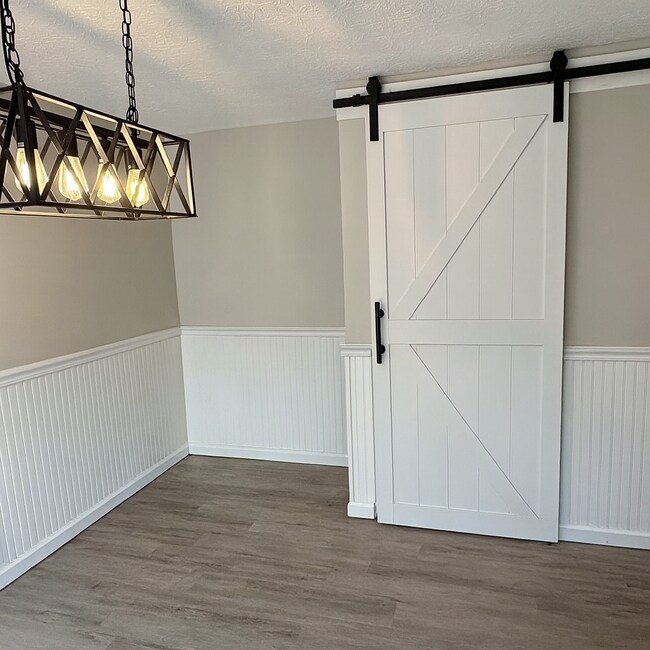 Foto del edificio - 3785 Farm Brook Ln