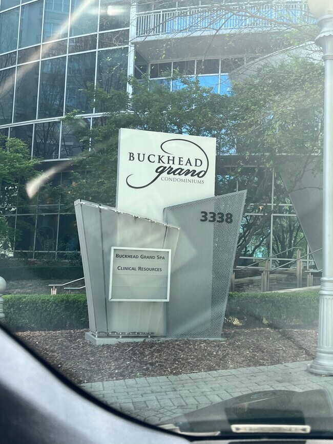 Foto del edificio - 3338 Peachtree Rd NE