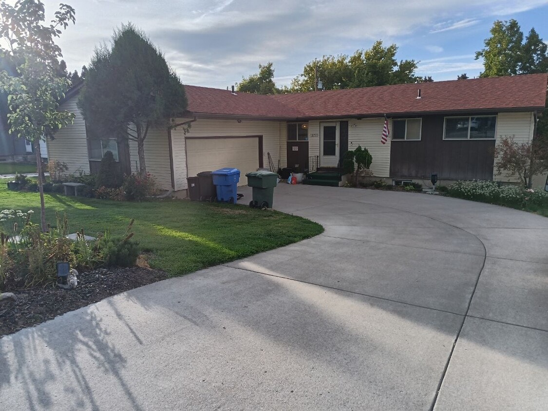 Primary Photo - 1656 S Fairway Dr