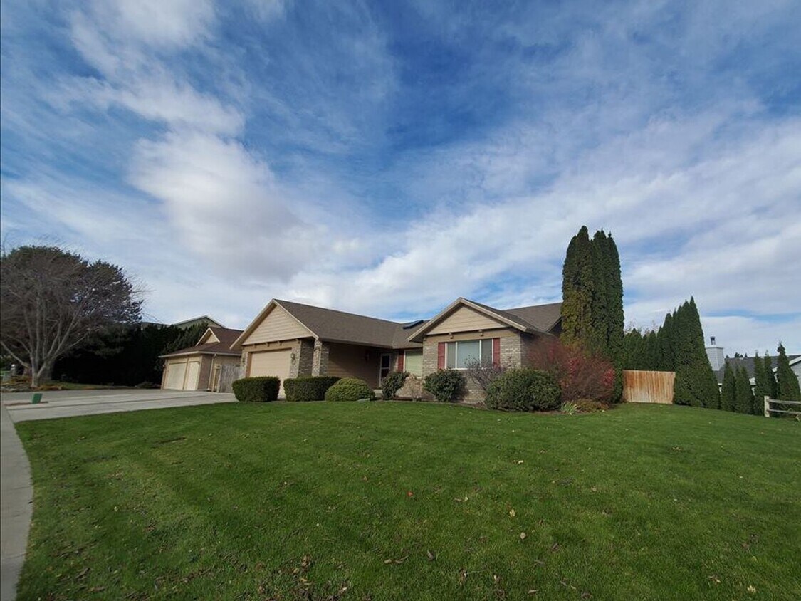 Foto principal - 2756 Willowbrook Avenue