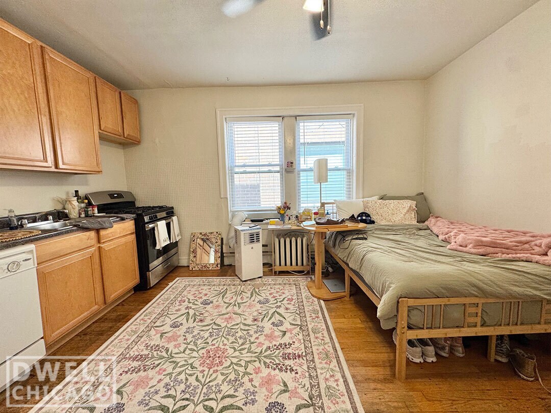 Primary Photo - 2127 N Dayton St