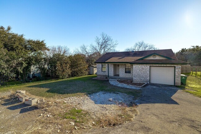 Building Photo - Private 3/2 with easy access to 1431!