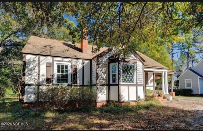 Photo - 323 Pine Grove Dr House