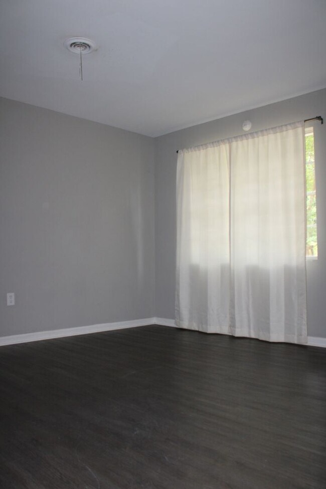 Foto del edificio - Charming 3 Bedroom, 1.5 Bath Home with Gar...