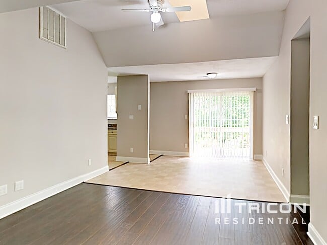 Foto del edificio - 6120 Coltswood Ct