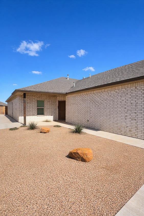 Building Photo - Comfort and style that won’t stretch your wallet