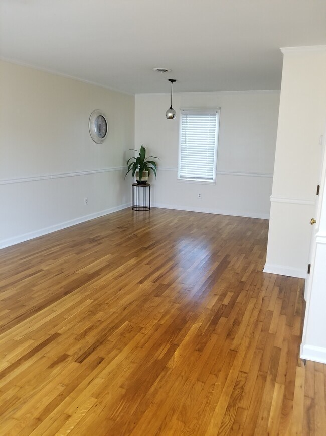 Building Photo - 485 Bramblewood Ln