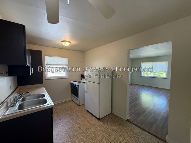 Building Photo - 68 Knecht Dr