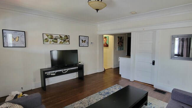 Foto del edificio - 1431 W 24th St