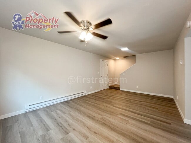 Foto del edificio - 1030 E Floral Ln