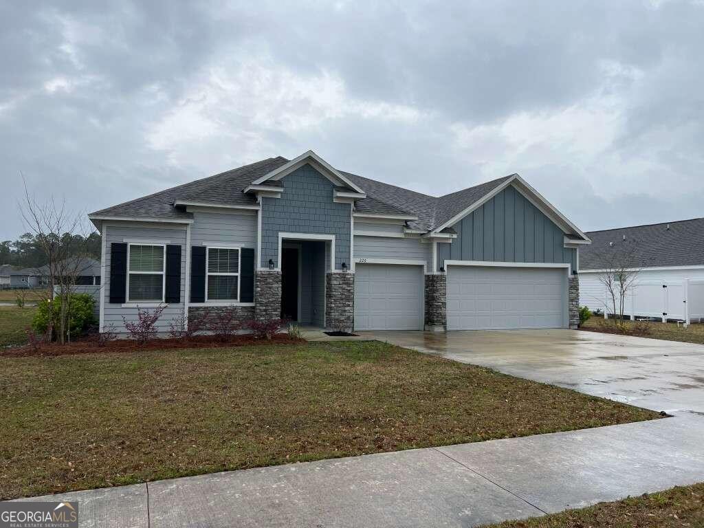 226 Edgewater Dr  