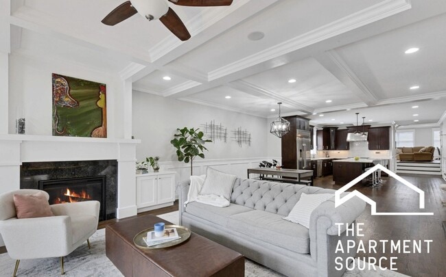 Building Photo - 1324 W Grand Ave