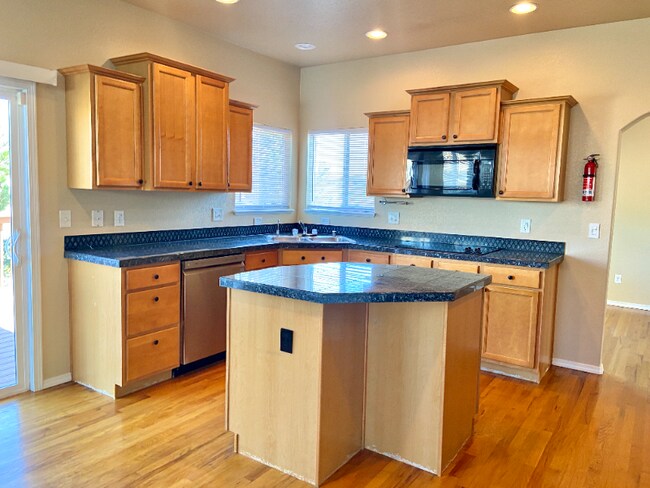 Building Photo - 8160 Cassabella Ct