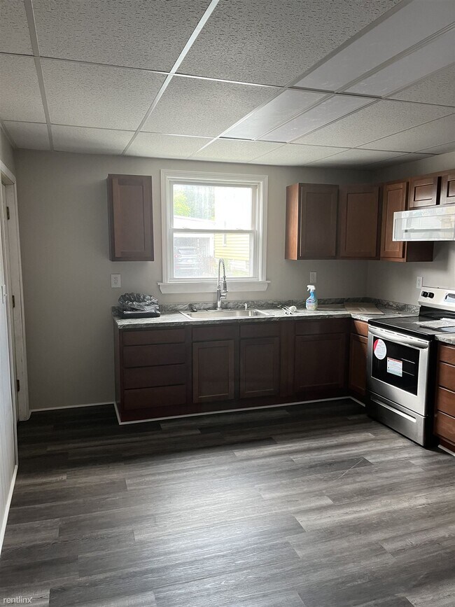 Building Photo - 1 br, 1 bath Duplex - 114 West Madison Ave...