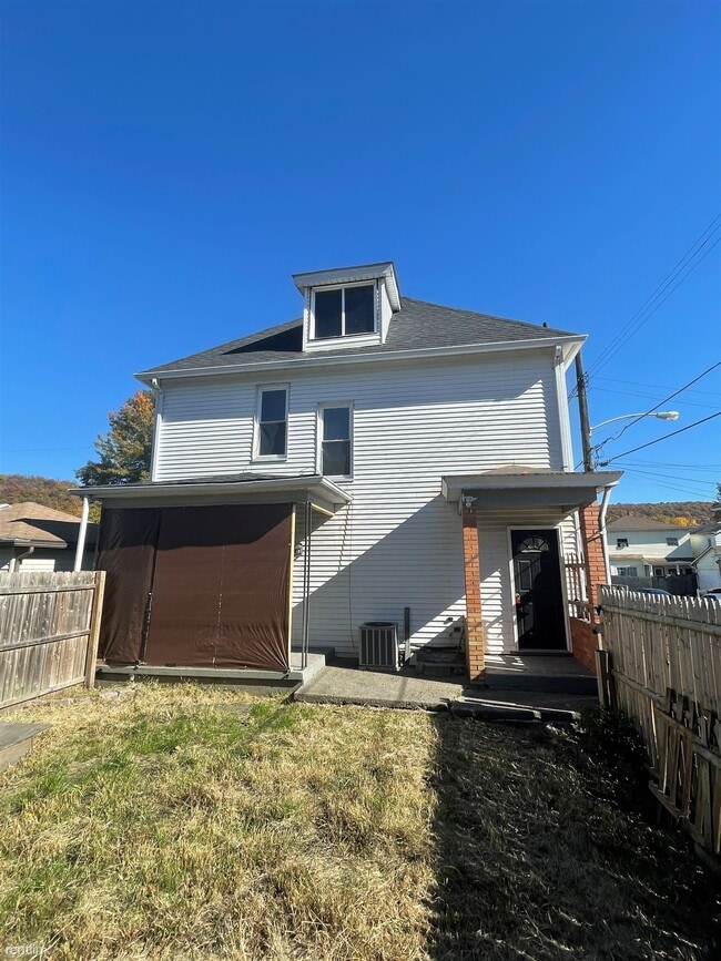 Building Photo - 3 br, 1 bath House - 518 19th Street