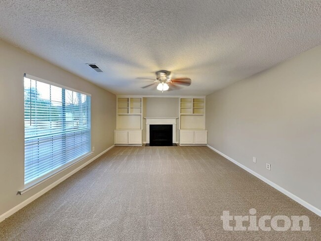 Building Photo - 2198 Colony Dr