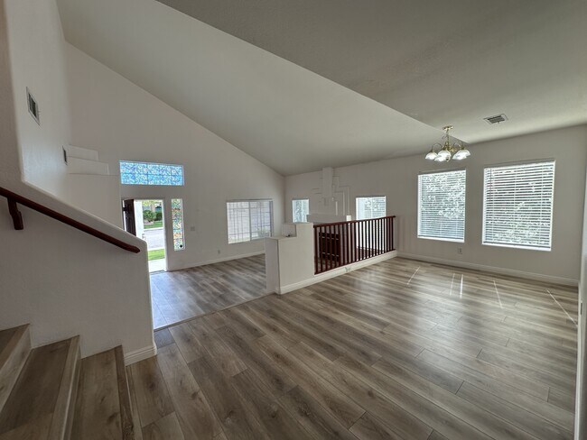 Building Photo - 9156 Sangria Ln
