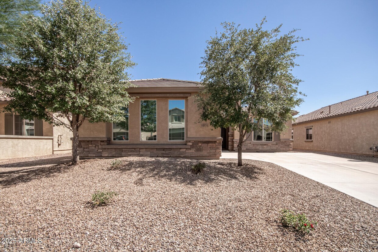 Foto principal - 10859 Thatcher Ave