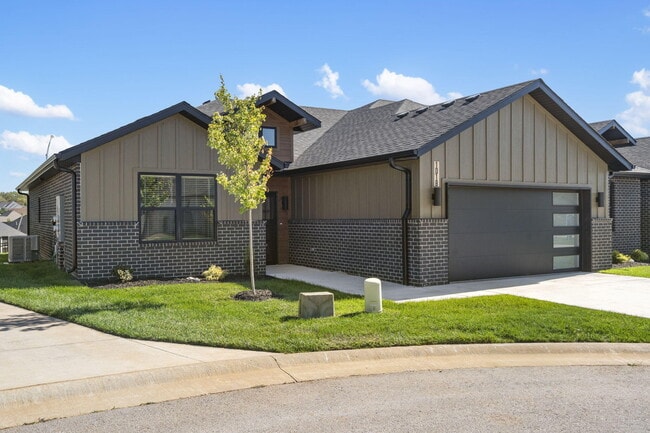 Foto del edificio - 5955 S Farm Rd 163