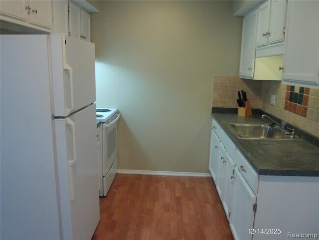 Foto del edificio - 22843 Grove St