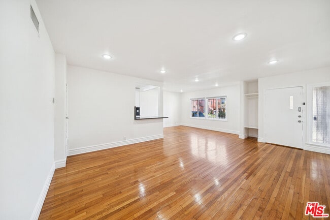 Foto del edificio - 112 S Detroit St