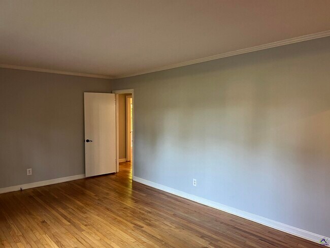 Foto del edificio - 2855 Riverview Rd