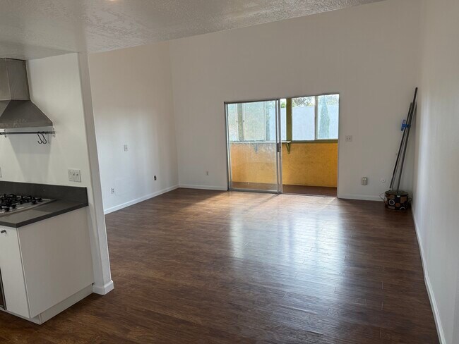 Building Photo - 3067 Broadway