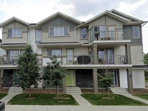 Building Photo - 1530 Tamarack Blvd NW
