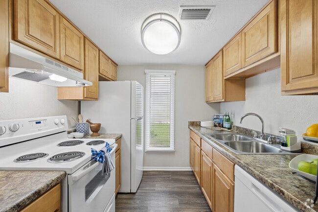 The Ansley - 1BR, 1BA - 889SF - Kitchen - Madison at Largo