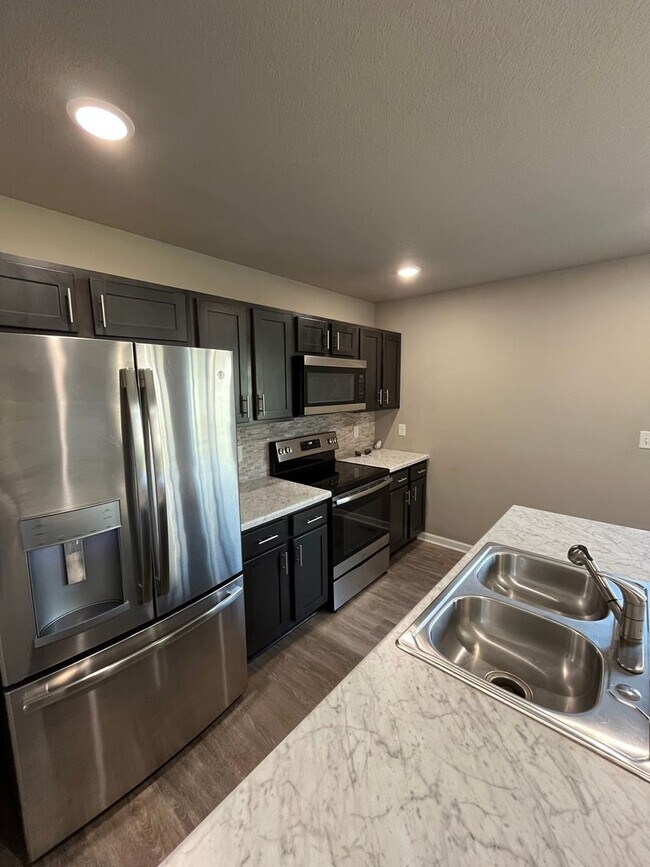 Foto del edificio - Now Leasing – Stylish 3-Bedroom Home in Bo...