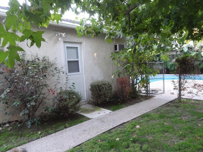 Building Photo - 2510 W Verdugo Ave