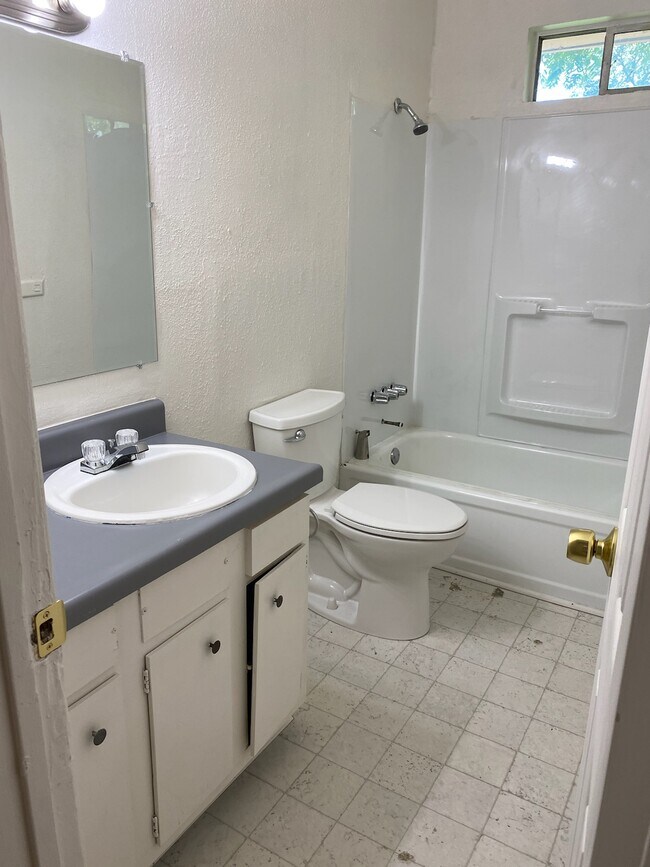Foto del edificio - 4348 Sullivan St