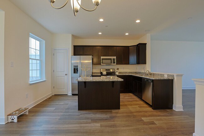 Building Photo - $100 Off Special- NEW Townhomes w/ SUNROOM